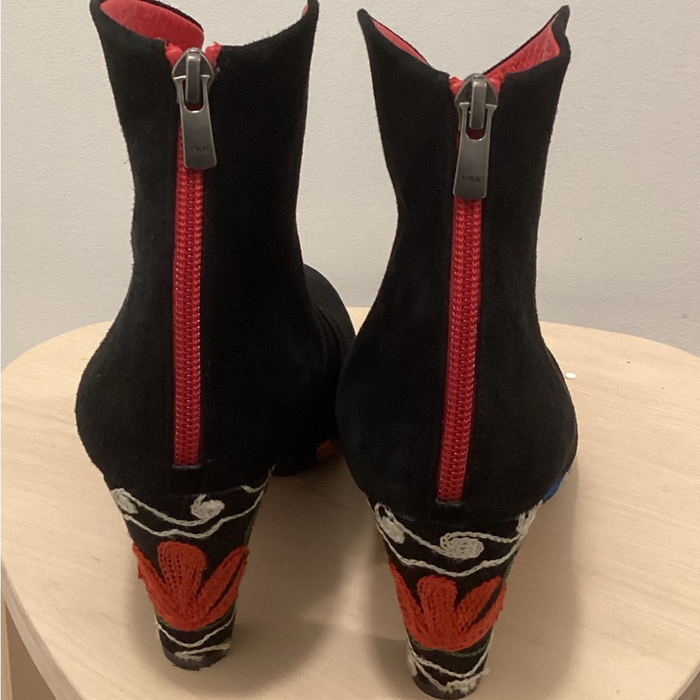 EUC Artemis Colette ankle boots with embroidered cotton velvet trim.